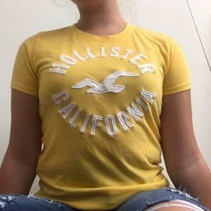 Super cute small hollister tee!